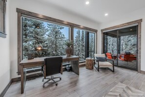 Interior - Schweitzer Pet Friendly Retreat w/ Private Hot Tub (Sandpoint)