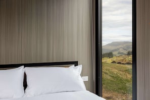 1 bedroom, bed sheets