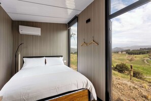 1 bedroom, bed sheets