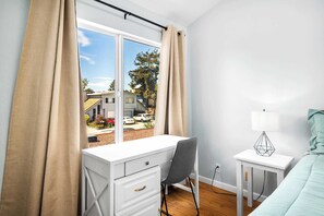2 slaapkamers, een strijkplank/strijkijzer, wifi, beddengoed