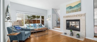 2 Bedroom Seascape Getaway - 5 min from beach!