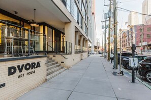 Exterior - Blueground | Powerhouse Arts District, pool, nr Liberty State Park (Jersey City)