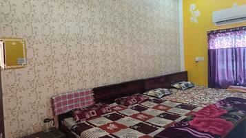 4 bedrooms, WiFi, bed sheets