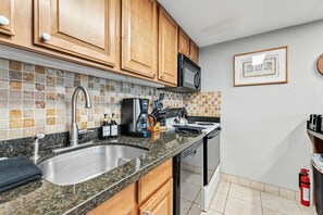 Fridge, oven, stovetop, dishwasher