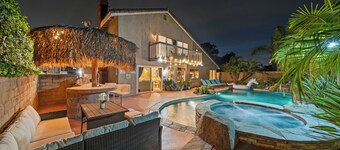 2500 sqft 4-Bedroom House w/ Pool, Hot Tub, King Bed, Garage