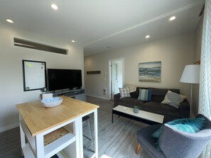 Smart TV, books, stereo