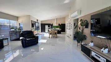 Televisor intel·ligent, videojocs i llibres