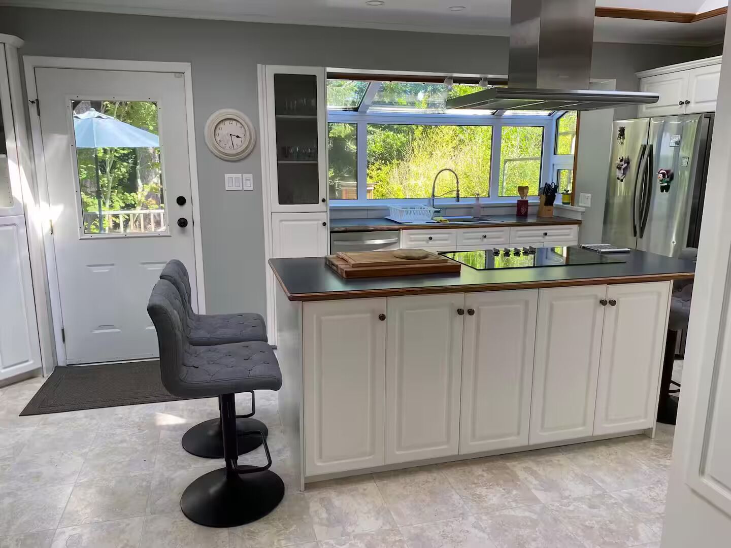 Refrigerador, microondas, horno, placa de cocina