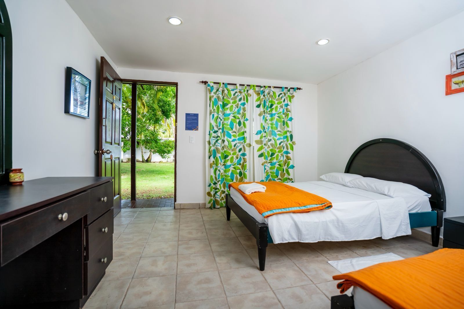 Comfort Suite, Patio, Garden View | Desk