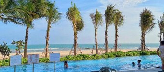 Longs Beach House - Wonderland Ho Tram