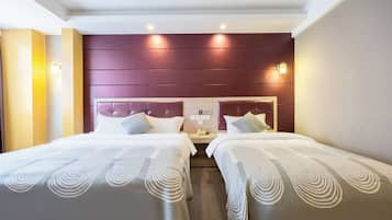 Tripla familiare | Una scrivania, postazione laptop, Wi-Fi gratuito