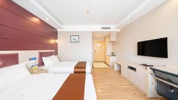 Habitación doble económica, vista a la ciudad | Escritorio, espacio para trabajar con laptop y wifi gratis