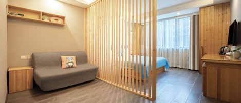 Deluxe Room | Desk, laptop workspace, free WiFi