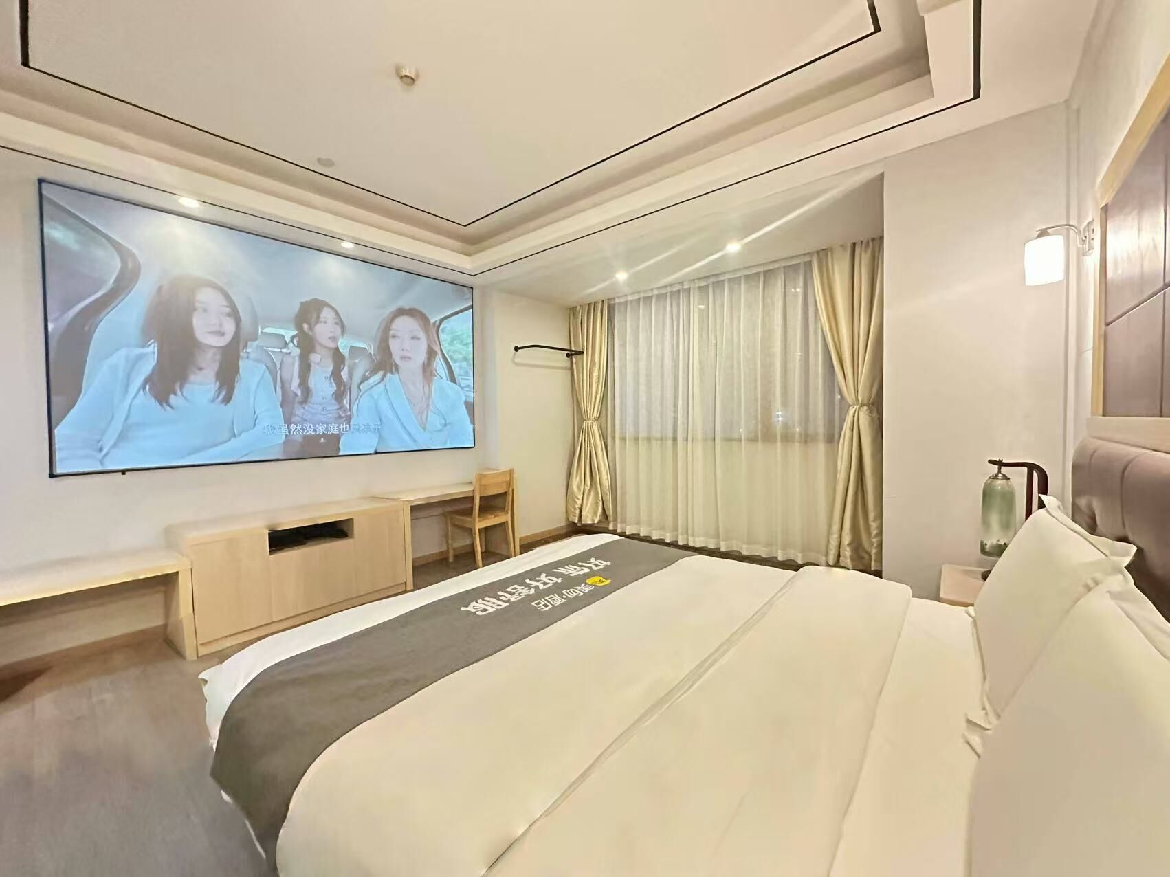 Hytte – deluxe | Skrivebord, skrivebord for bærbar PC og wi-fi (inkludert)