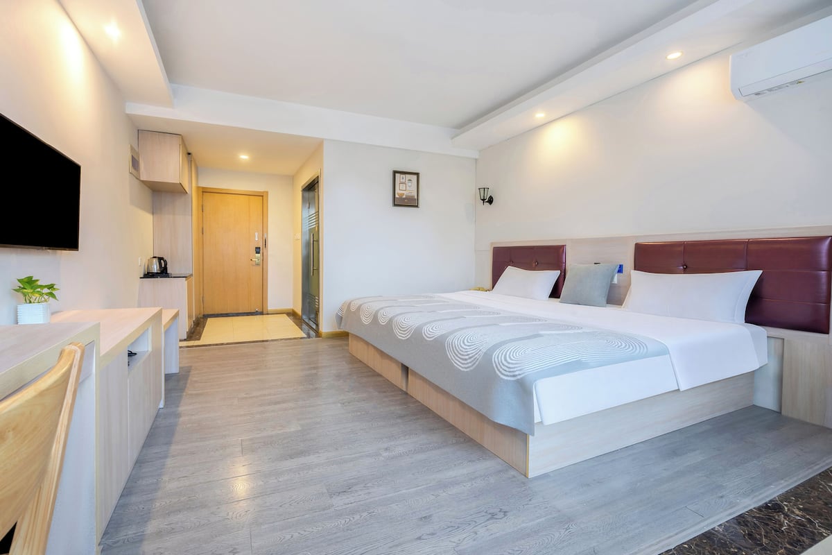 Luxury Double Room, City View