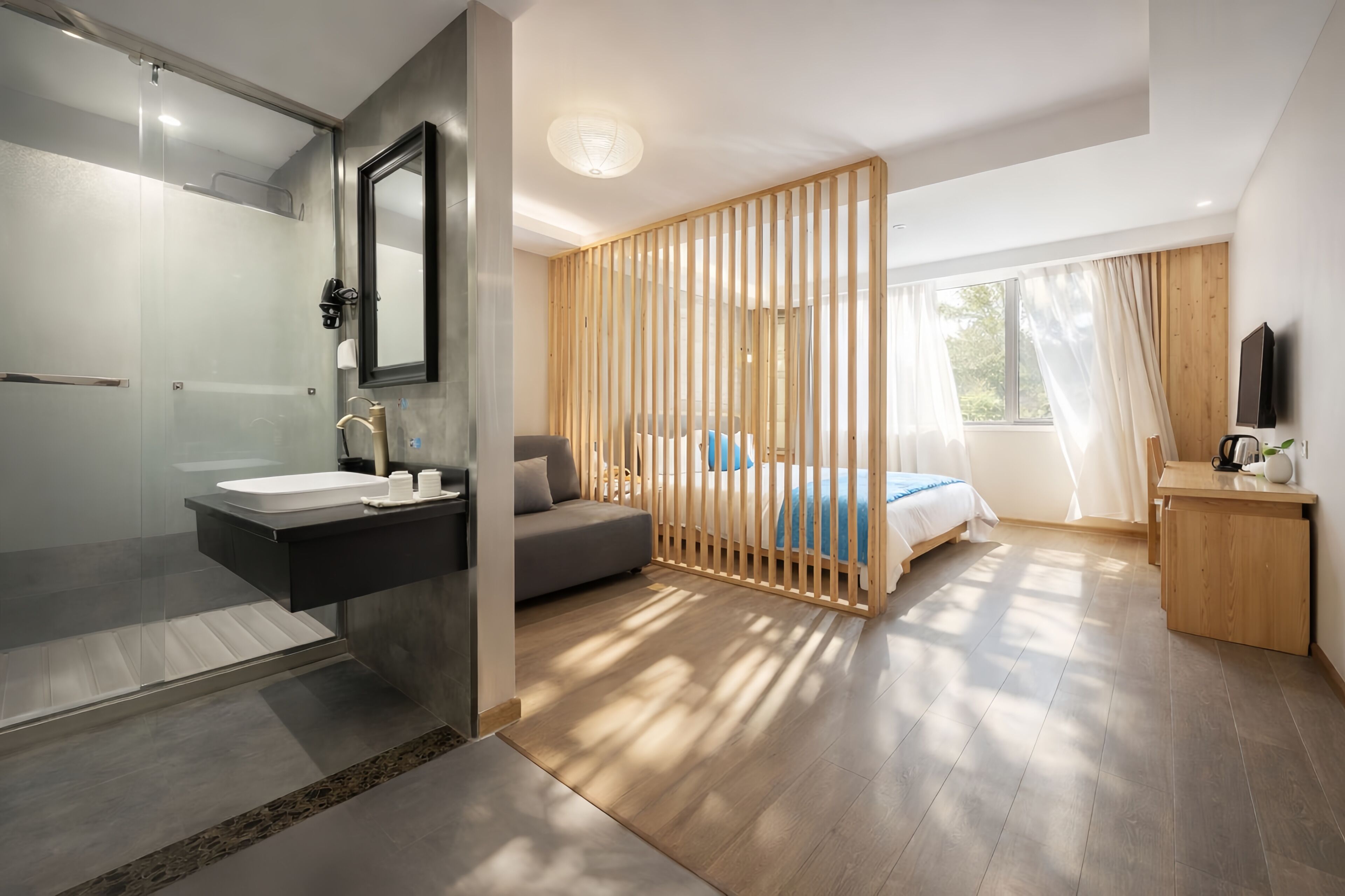 Deluxe Room | Desk, laptop workspace, free WiFi