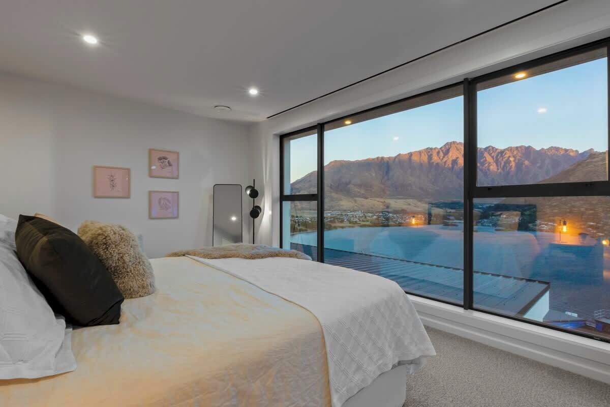 4 habitaciones, tabla de planchar con plancha, wifi y ropa de cama 