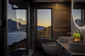 Interior - Luxury Villa | BBQ | Hot Tub | Free Parking | AC (Queenstown)
