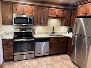 電子レンジ、オーブン、コンロ、食器洗い機