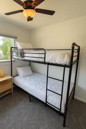 Desk, iron/ironing board, WiFi, bed sheets