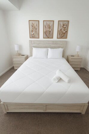 4 bedrooms, desk, WiFi, bed sheets