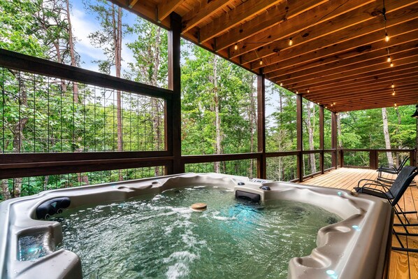 Outdoor spa tub