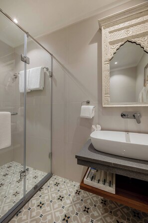 Premium Room | Bathroom | Shower, free toiletries, hair dryer, towels - juSTa Luxe Kashi Parampara, Varanasi (Varanasi)