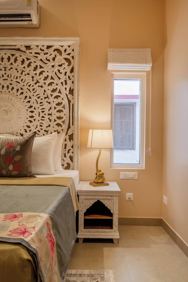 Premium Room | Desk, iron/ironing board
