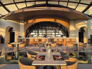 Bar (on property) - Infinity Pool/Sky Bar/City View/1 min walk to BTS/W District/Family Friendly (Bangkok)