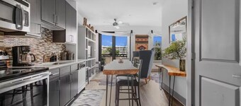 Rustic Luxe Escape, Pool, Parking & Discounts!