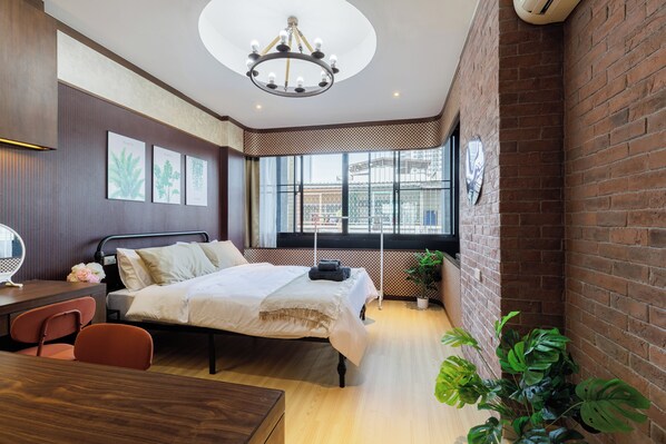 3 slaapkamers, een strijkplank/strijkijzer, wifi, beddengoed