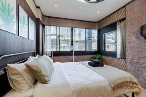 3 bedrooms, iron/ironing board, WiFi, bed sheets - Spacious 3BR Townhouse by Icon Siam – Near River & Pier, Family Stay for 6 (Khlong Ton Sai, Khlong San,)