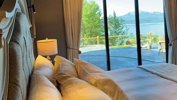 5 bedrooms, desk, iron/ironing board, travel cot