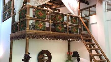 Rumah Eksklusif, pemandangan kebun | Meja kerja, ruang kerja ramah laptop, dan setrika/meja setrika