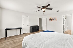 5 bedrooms, internet, bed sheets