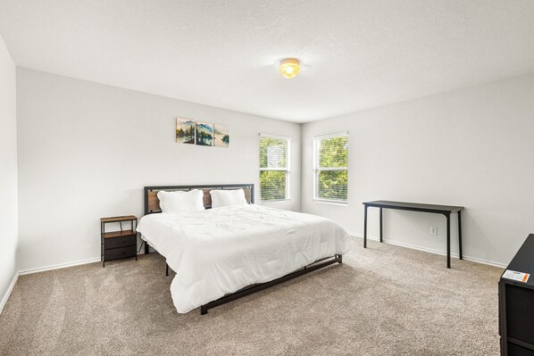 5 bedrooms, internet, bed sheets