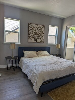 Iron/ironing board, Internet - Charming 1-bedroom apartment in pleasant midtown Sacramento with AC (Sacramento)