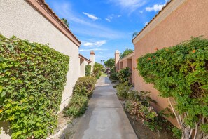 Unclassified image, 2 of 45, button