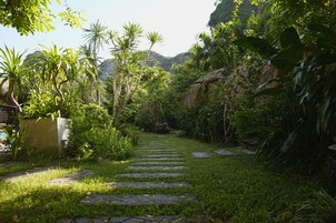 Deluxe Bungalow, 1 Queen Bed, Courtyard View | Living area | Smart speakers, offices