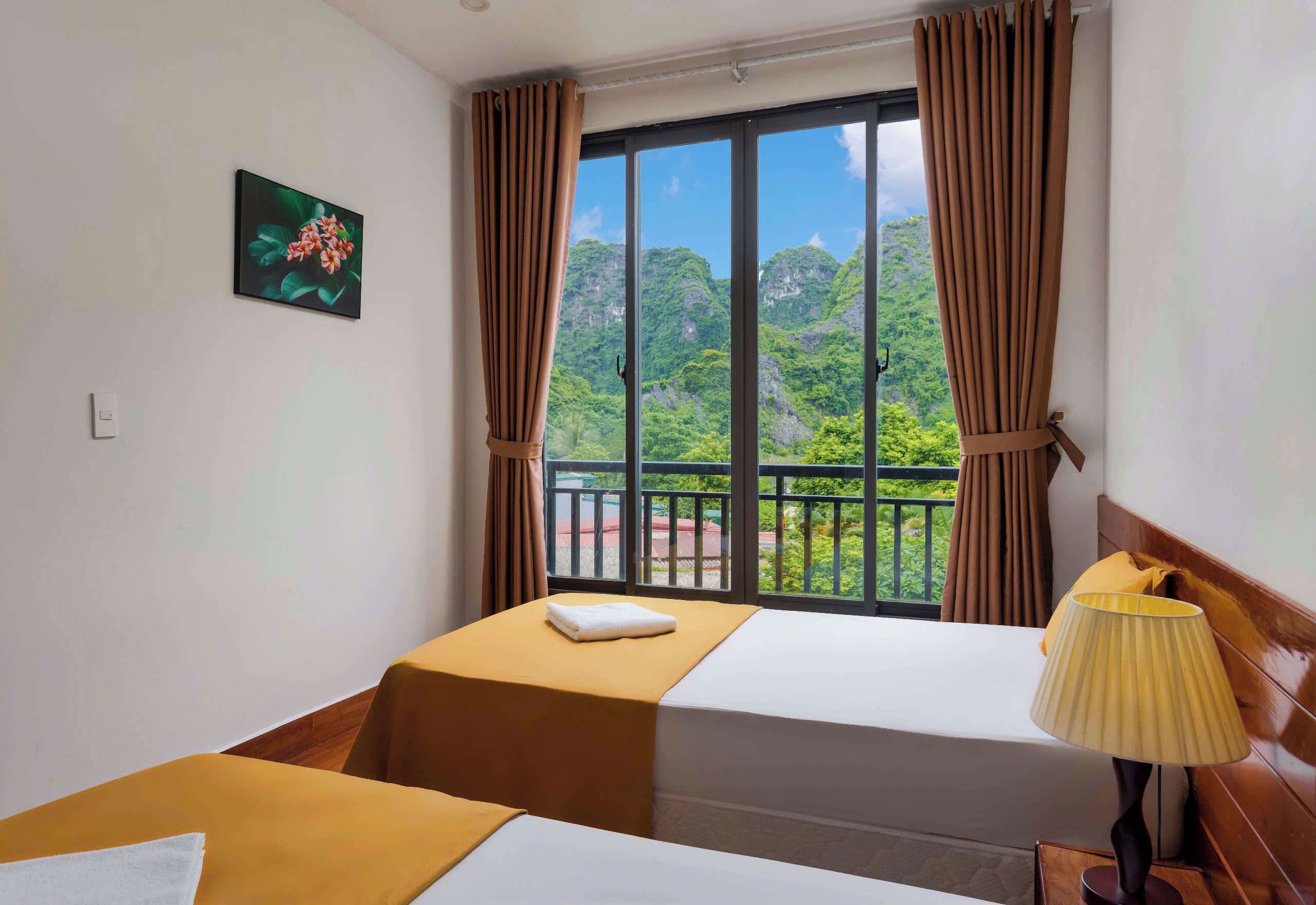 Deluxe Double or Twin Room | Hypo-allergenic bedding, memory foam beds, minibar, in-room safe