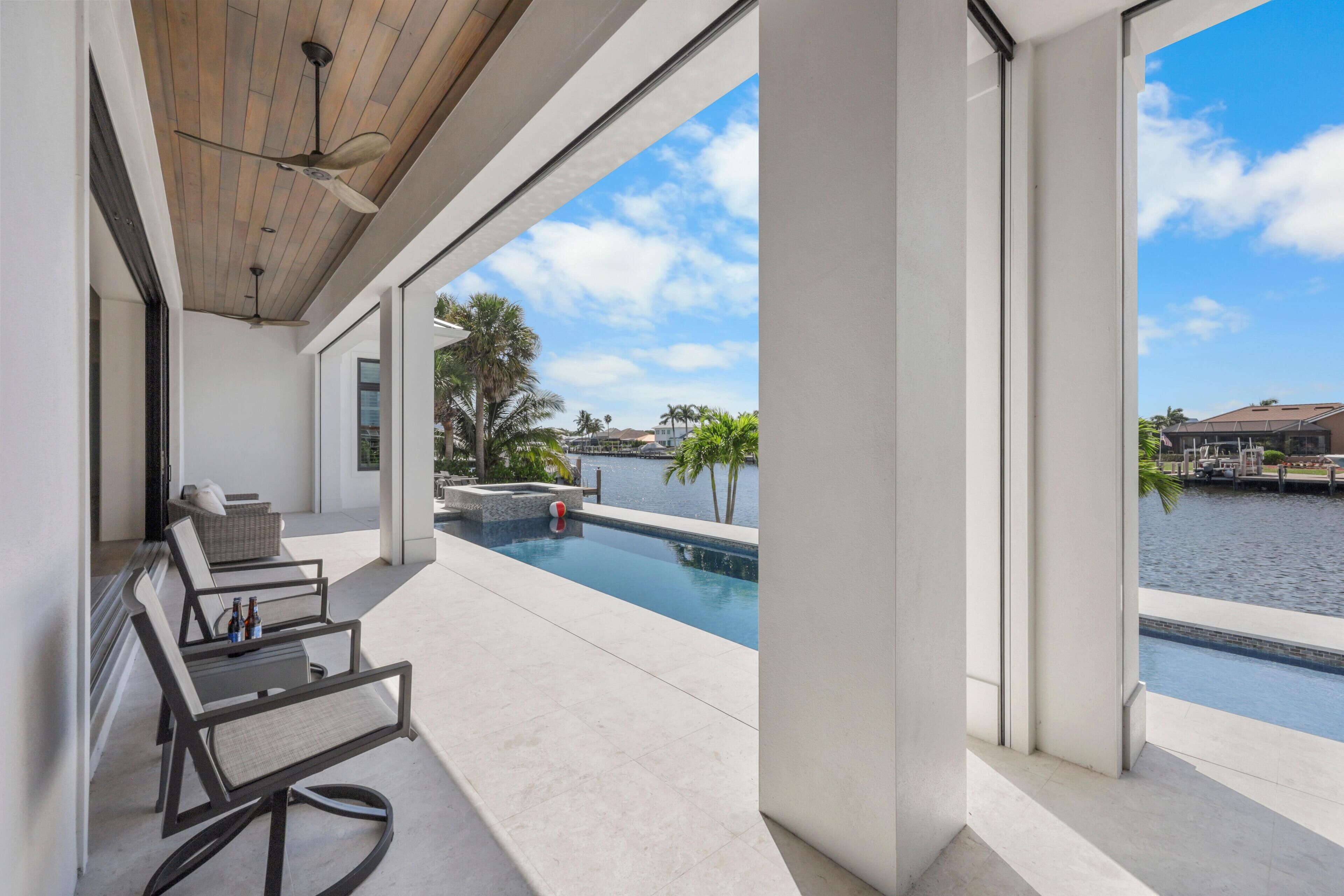 獨棟房屋, 多張床 (Opulent custom waterfront home with h) | 游泳池 | 溫水游泳池