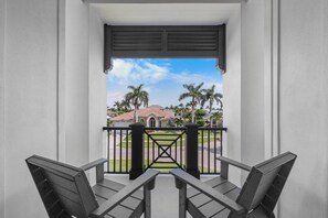 Casa, letti multipli (Opulent custom waterfront home with h) | Parco della struttura