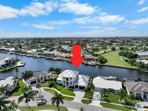 獨棟房屋, 多張床 (Opulent custom waterfront home with h) | 外觀