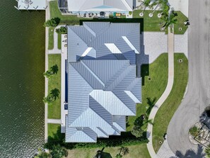 獨棟房屋, 多張床 (Opulent custom waterfront home with h) | 外觀