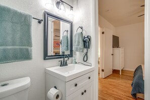 Hårføner og håndklær