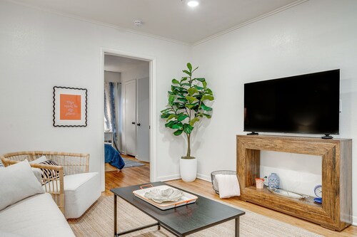 Studio Near 7th Street & Dickies Arena