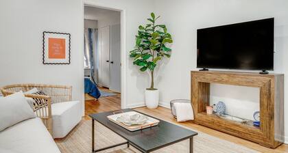 Studio Near 7th Street & Dickies Arena