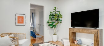 Studio Near 7th Street & Dickies Arena