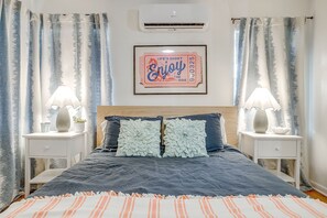 1 bedroom, iron/ironing board, free WiFi, bed sheets - Studio Near 7th Street & Dickies Arena (Fort worth)