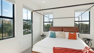 3 bedrooms, desk, iron/ironing board, free WiFi